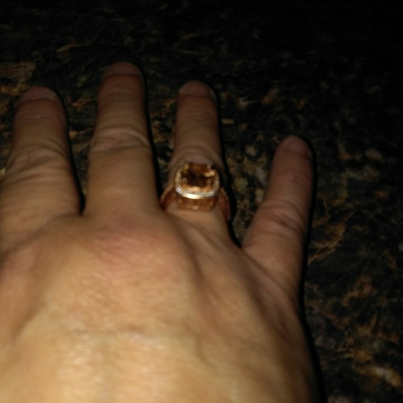 Beautiful ring - Picture 2 of 4
